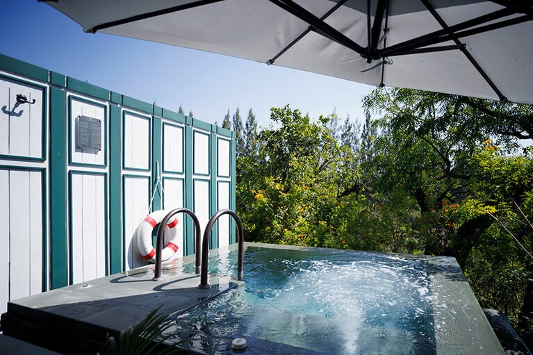 プライベートプールを備えたスイートとヴィラは11室。