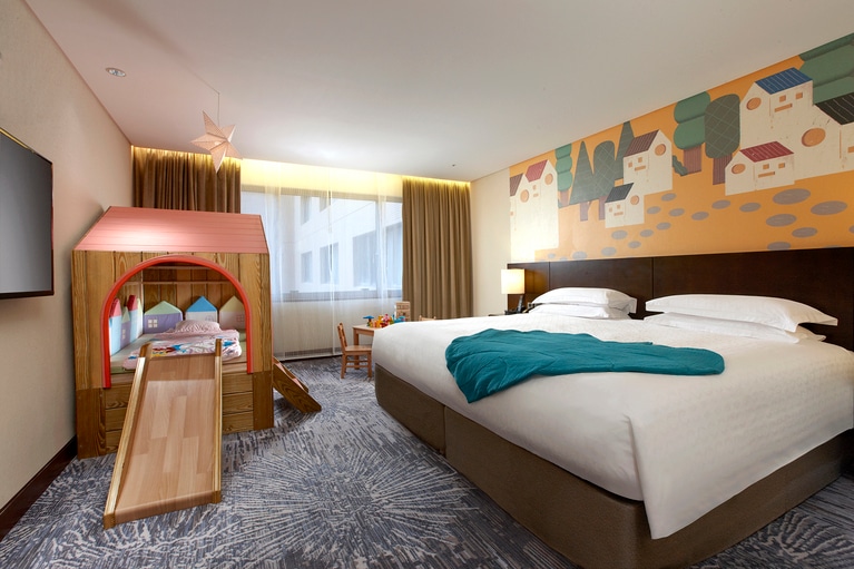 客室内に滑り台を備えた「叢林小鎮」。子どもも楽しく滞在できるように、という心遣いがうれしい。