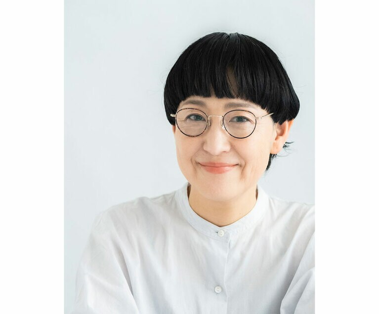 ヘア＆メイクアップアーティストの藤岡ちせさん。