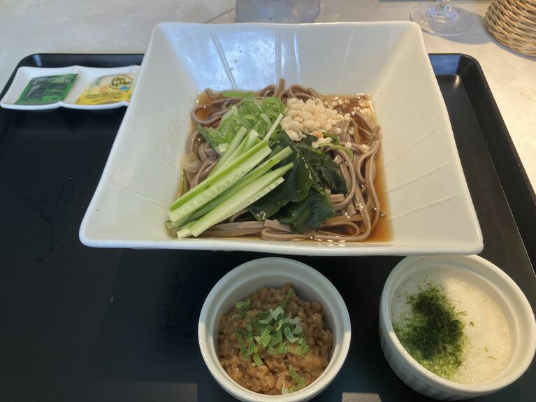 「ぶっかけ蕎麦」に「とろろ」と「ひきわり納豆」