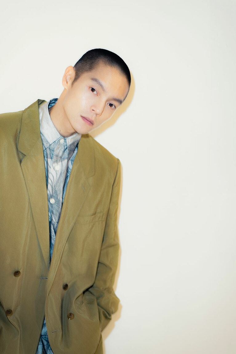 「基本的にシンプルな塩おにぎりとお味噌汁を摂って生活しています」と語る窪田さん。