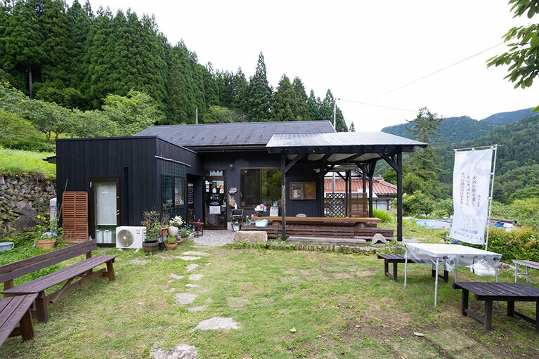 「棚田カフェ イニ ミニ マニモ」。