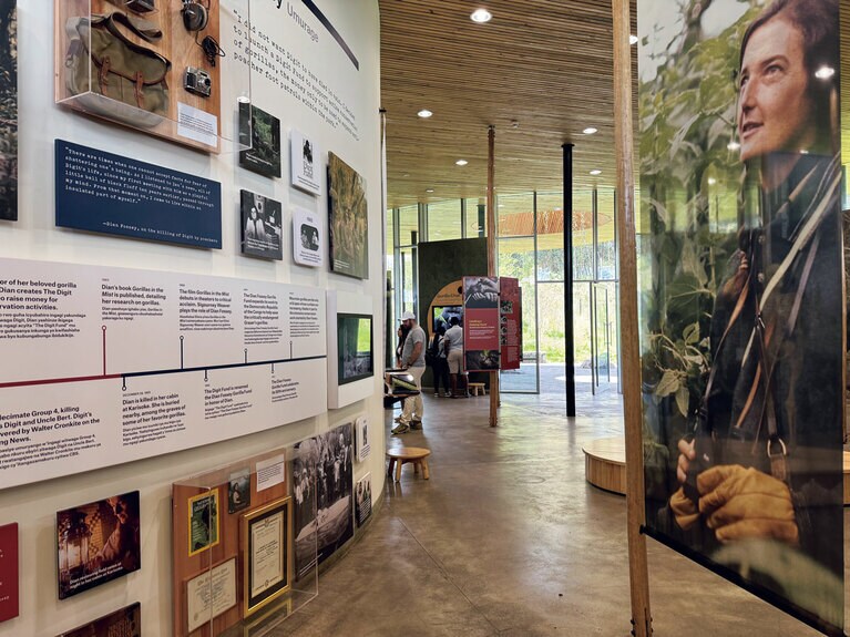 ダイアン・フォッシー（写真右）基金で運営するThe Ellen DeGeneres Campus。©Yumi Yamaguchi