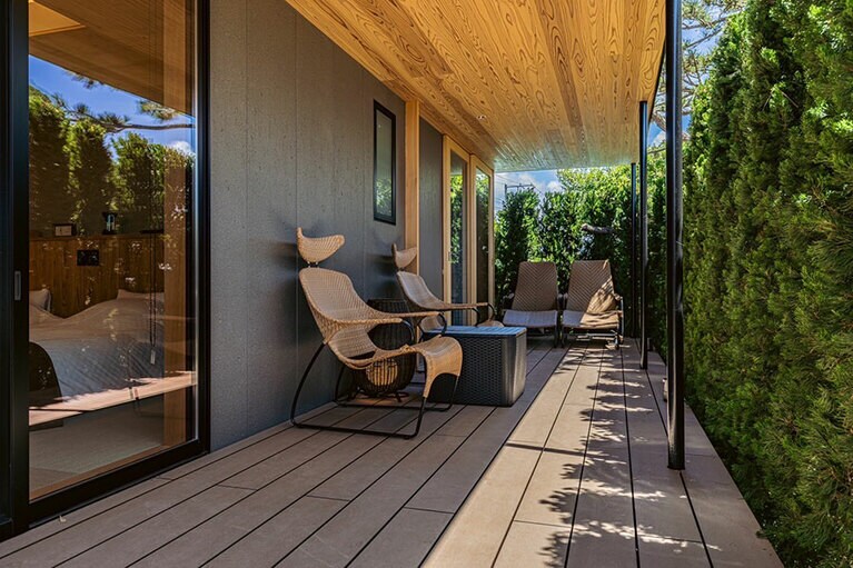 開放的な空間でチルアウトすることができる。