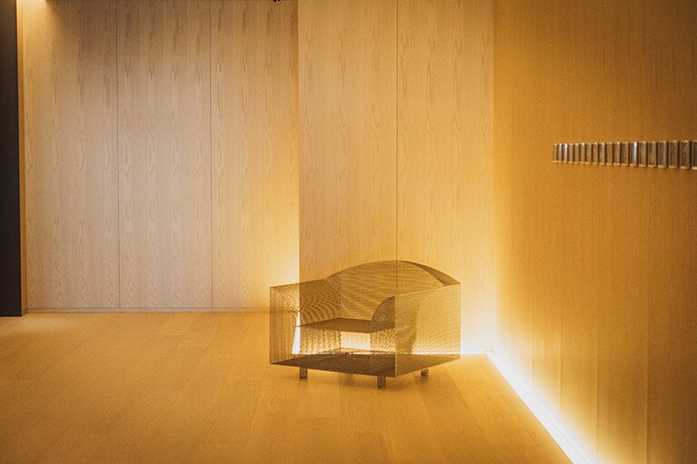 さりげなく置かれた倉俣史朗の「How High the Moon」