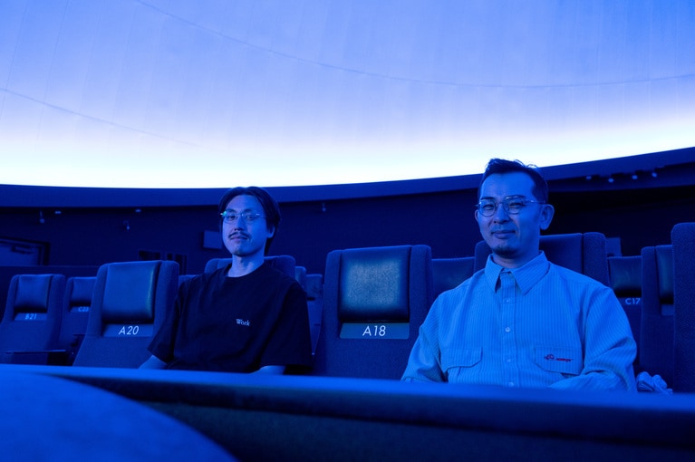 当時の話は尽きない。プラネタリウムの映像は今回の作品とは関係ありません。