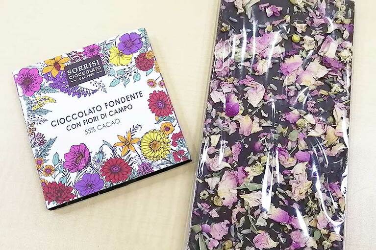 「BOELLA＆SORRISI」のフラワーチョコレート。