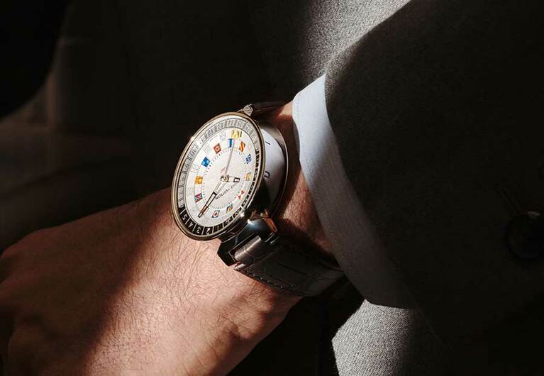 「タンブール ムーン デュアルタイム シルバー」 515,000円。ケース／ステンレススティール(径44mm)50m防水、ストラップ／アリゲーター(付け替え可能)。