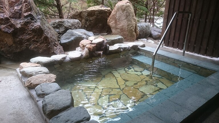 川古温泉 浜屋旅館［群馬／川古温泉］女湯専用露天風呂。