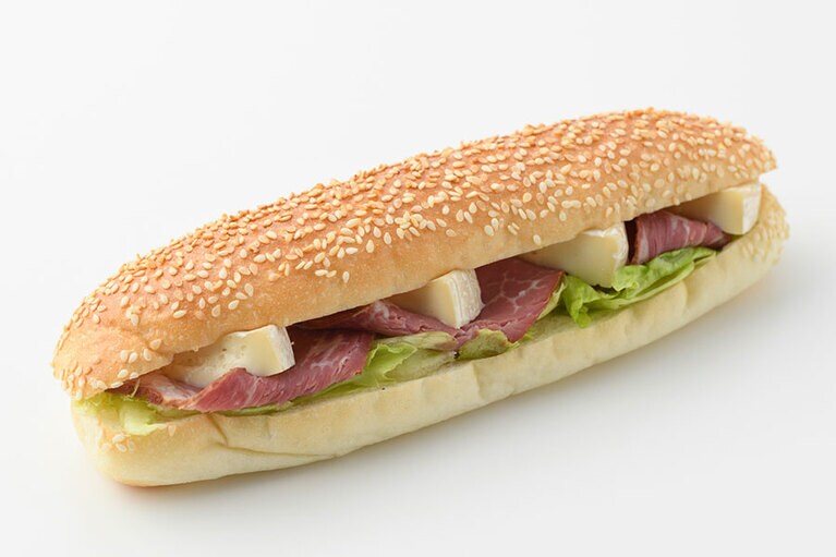 カマンベールカスクートサンド 500円。