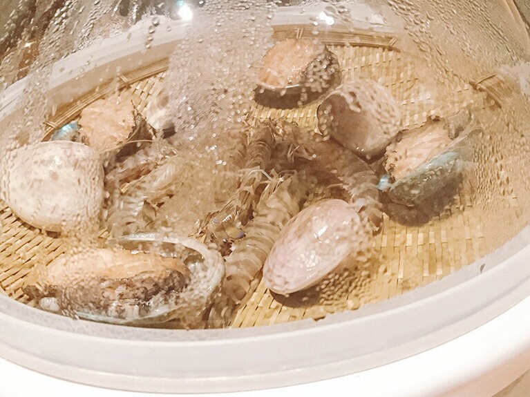鮑、海老、ハマグリをセット。
