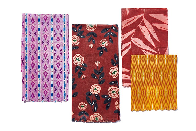 Bee Eco Wrap／ビーエコラップの「オーガニック・フードラップ」左から：L 2,000円、XL 2,500円、M 1,200円、S 800円／ティーム