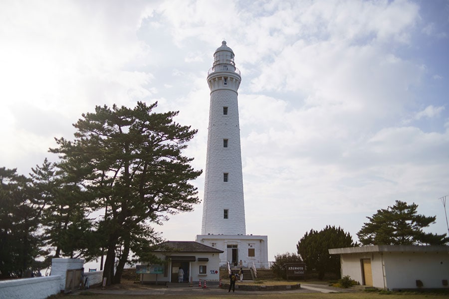 灯台敷地内に併設の展示室は灯台関連情報のほか、出雲および島根県にまつわる内容も豊富。