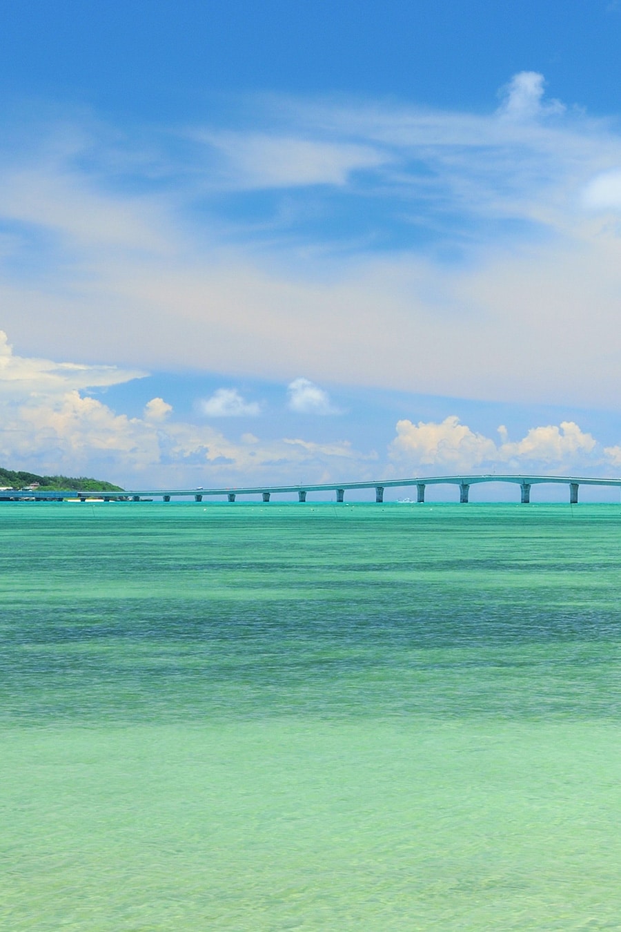 宮古島とその周辺に浮かぶ4つの島々は、絶景の橋で結ばれています。