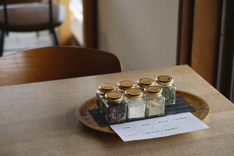 10種類近くの香辛料より、気分に合わせて好きなものをチョイス。