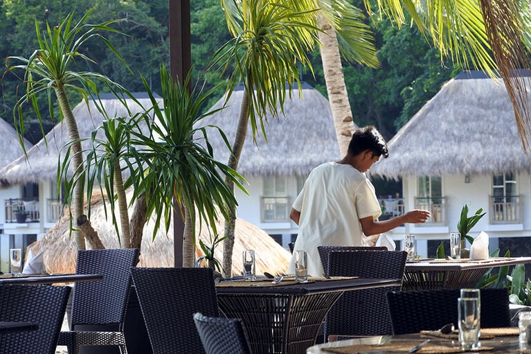 レストランやバーなど施設はそれほど多くはないものの、雰囲気は上々。