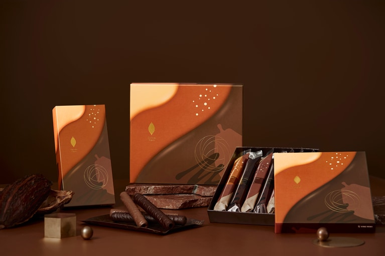 チョコレートがしたたるように、トロリとした質感を表したパッケージデザイン。