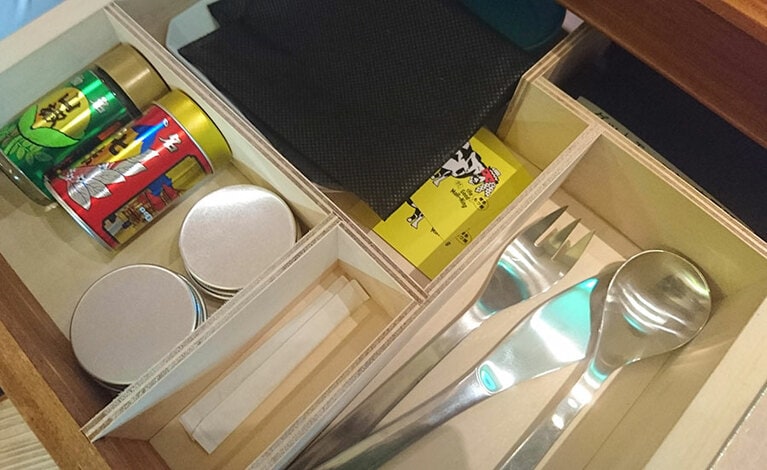 充電器は、iPhone、アンドロイドどちらにも対応。