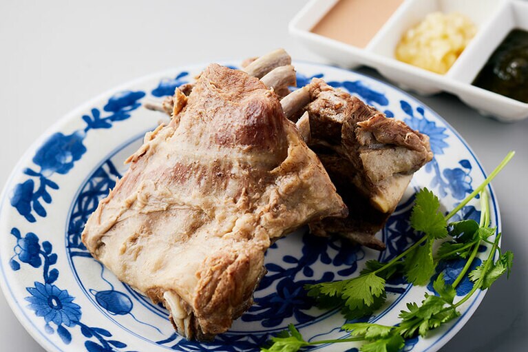 「ラム肉の塩茹で」。シンプルで作りやすい。