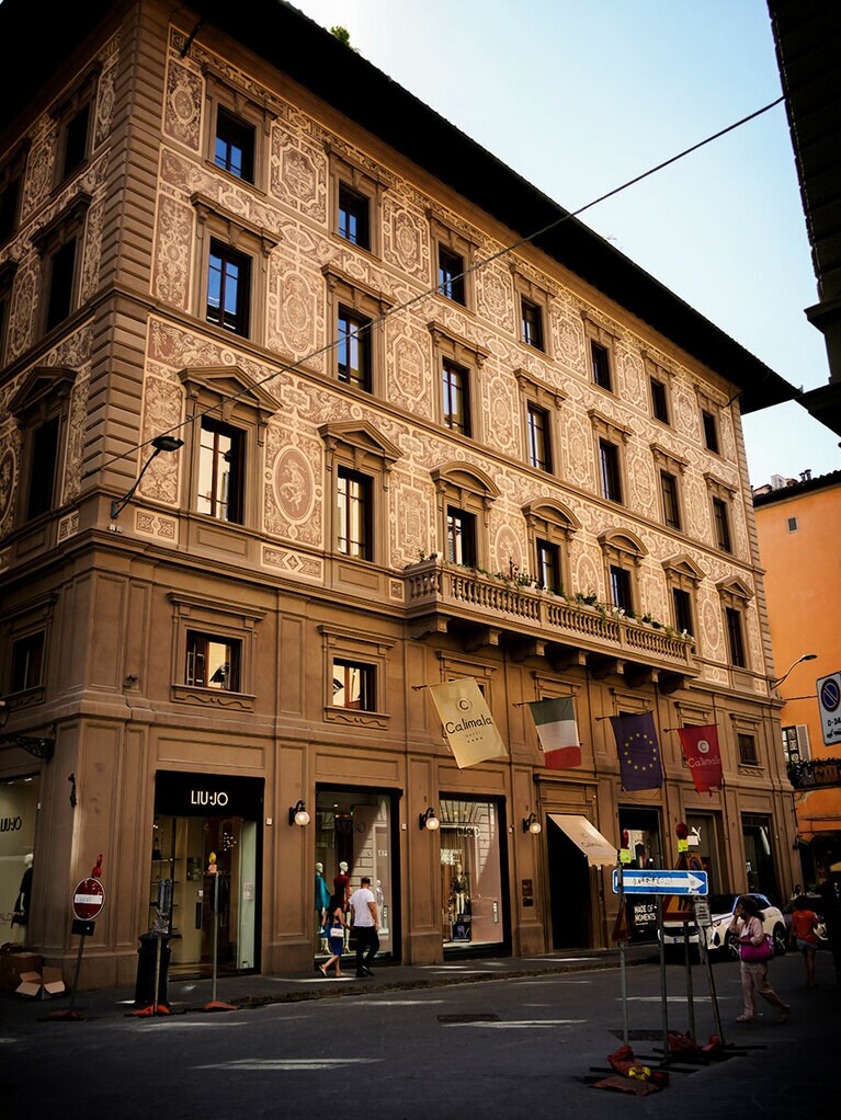 19世紀のファサード全体もホテル資本によって修復。