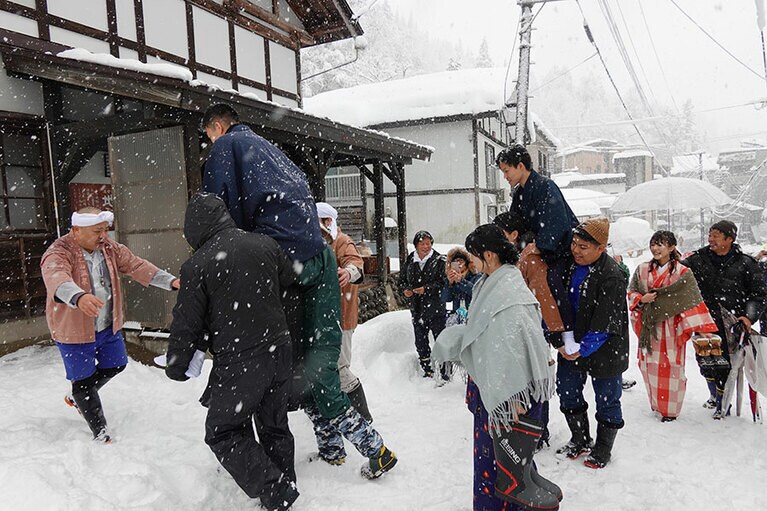 温泉街のはずれにある「地炉」で休憩と宴会。