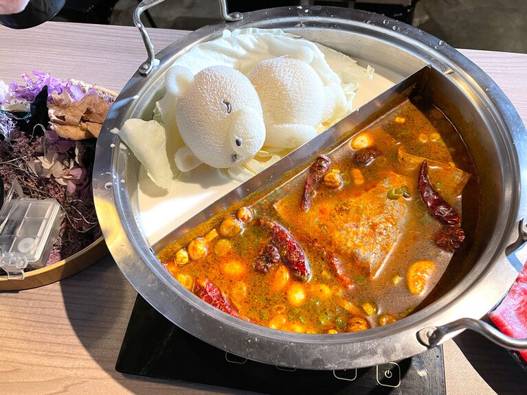 すぐに溶けないよう、キャベツのベッドに乗せて持ってきてくれるなど、気を使ってくれていますｗ