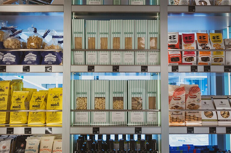 イタリアからのインポート食材が豊富に揃います。