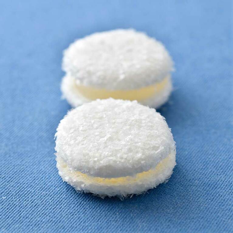 【藤い屋】「淡雪花」2個箱入り420円。藤い屋宮島本店、広島駅、広島空港、そごう広島店などで販売。