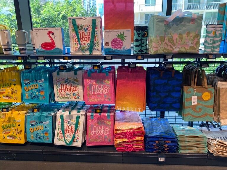 フードランドのエコバッグ2.99ドル、 保冷バッグ5.99ドルは、とてもお得！