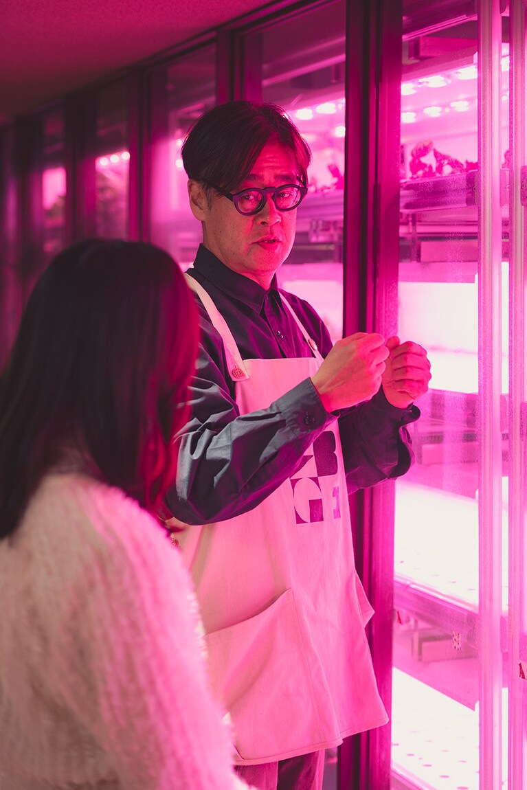 渋谷区ふれあい植物センターでの影山さん。