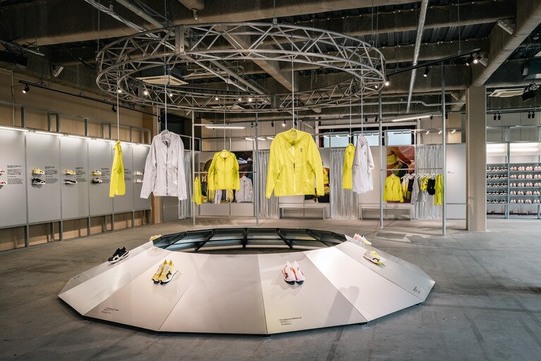 「オン ラブス トウキョウ」の様子。ウェアやシューズの試着もできます。