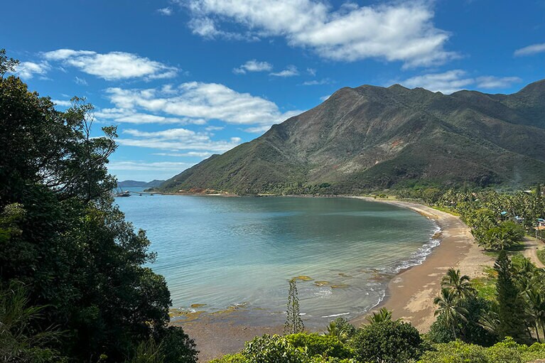 展望台から見下ろしたボタメールのビーチ。