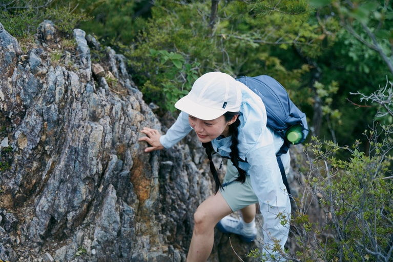 急登を行くと山頂はすぐそこ。