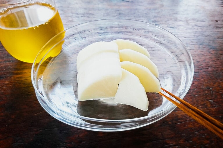 ぬか漬けはお茶うけにも、ご飯のおともにもいける。