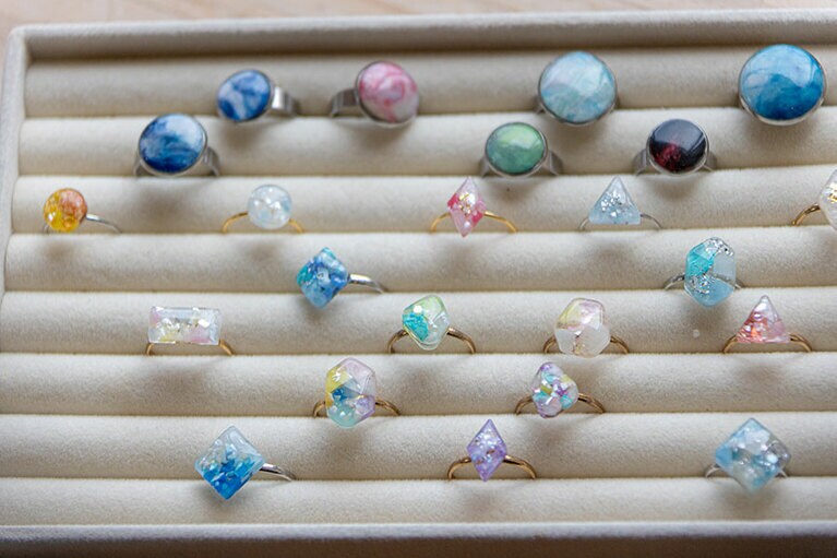 指輪の見本。いろいろなモチーフの指輪が作れます。