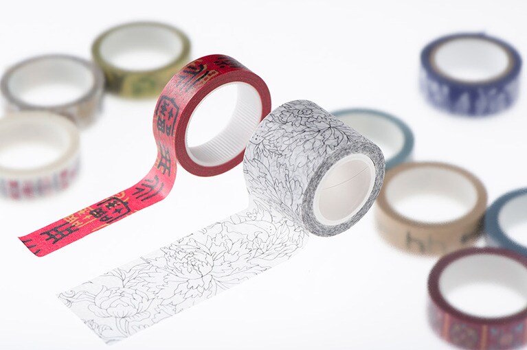 マスキングテープは初めて見るタイプの柄ばかり！