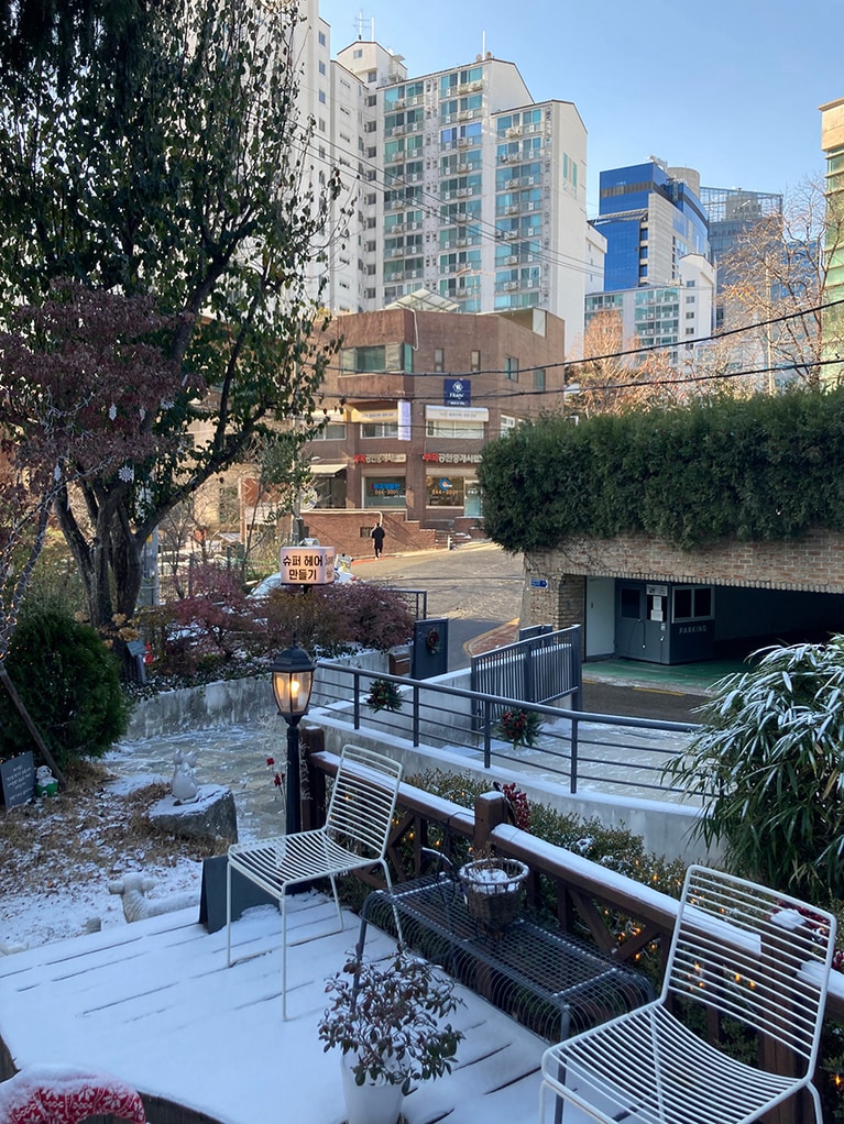 まるでレストランのような入り口。