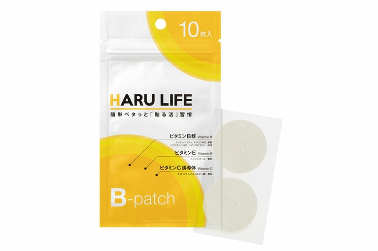 ビタミンB群(ビタミンB1、ビタミンB2などの7種類)と、さらにビタミンE、ビタミンC誘導体を配合。貼るライフBパッチ 10枚(2枚×5シート) 990円／コスメディ製薬