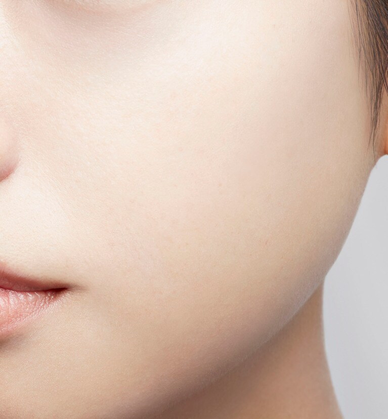 ヴィセ　トーンアップ スキン デザイナー 03 グリーン使用イメージ。