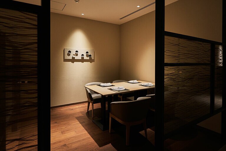 最上級の旅館リゾート「熱海・伊豆山 佳ら久」では大切な人と落ち着いたひとときを過ごすことができる。