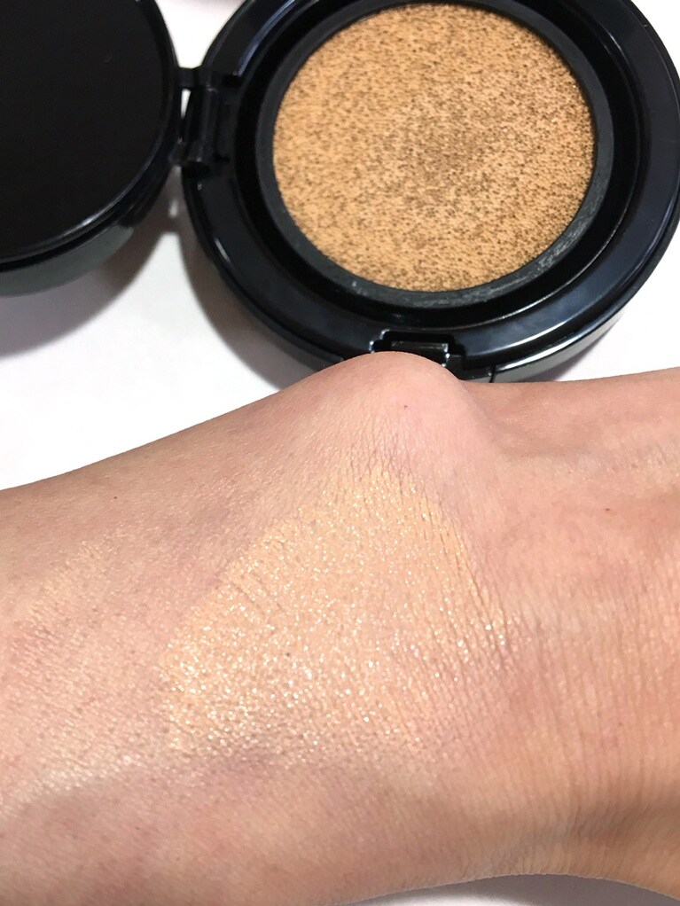 肌にのせると、色が引き出される印象でした。