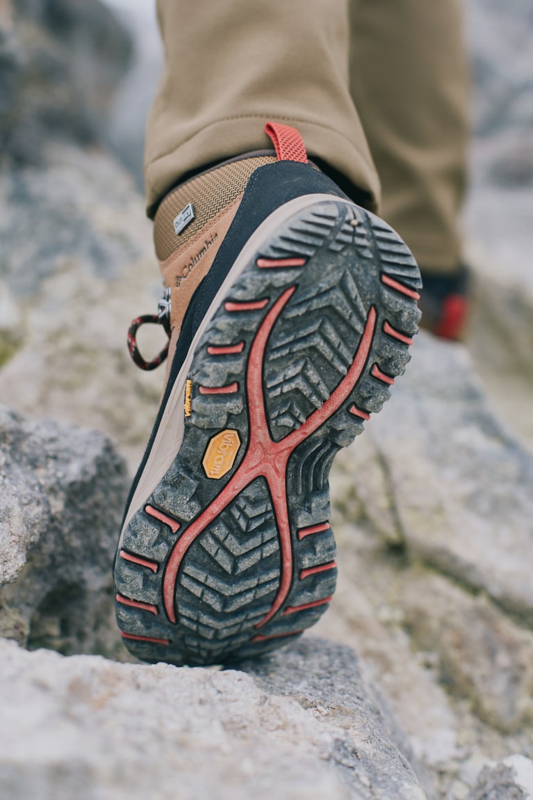 ヴィブラム「メガグリップ」搭載で焼岳でもしっかりグリップして登れる。