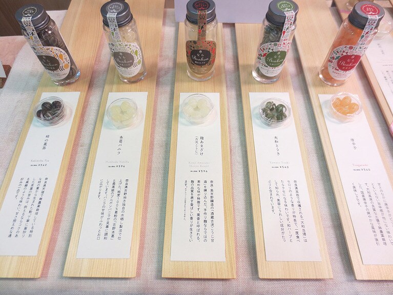 商品が並んでいる様子。