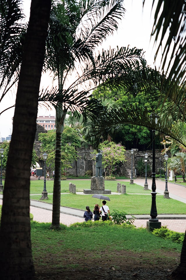 イントラムロスに隣接し、緑豊かな景色が広がるリサール・パーク。