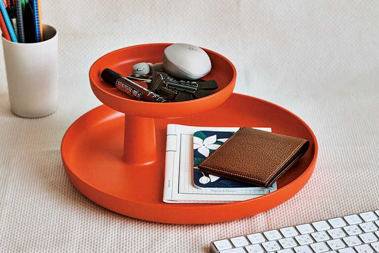 ヴィトラのロータリー トレー 6,000円。