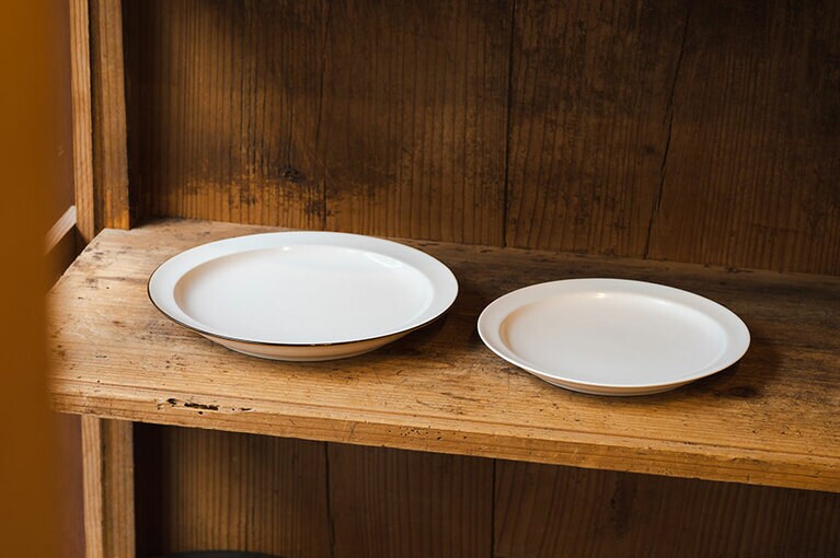 ほのかに乳白色で、どこか懐かしさも感じる「JICON 磁今」のうつわたち。