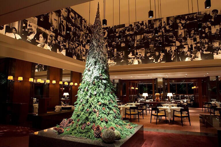 クリスマスシーズンの館内イメージ。写真は「ジランドール」。