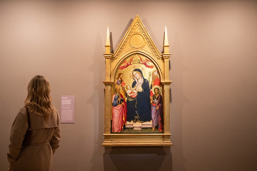 14世紀イタリアの画家アーニョロ・ガッディのテンペラ画など、芸術の歴史をたどる展示も壮観。