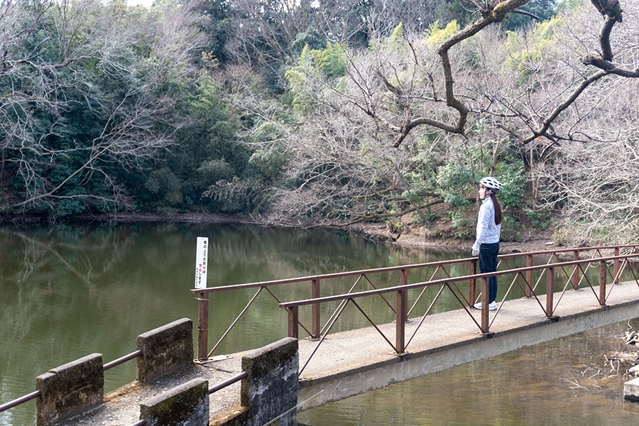 地震の影響でできたとは思えないほど大きな湖にびっくり。周囲は公園としても整備されているので、休憩するには最適です。