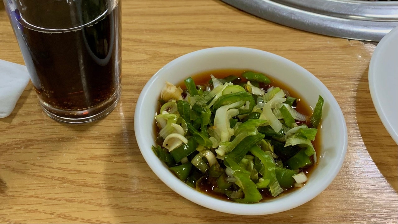 ネギと青唐辛子がたっぷり。